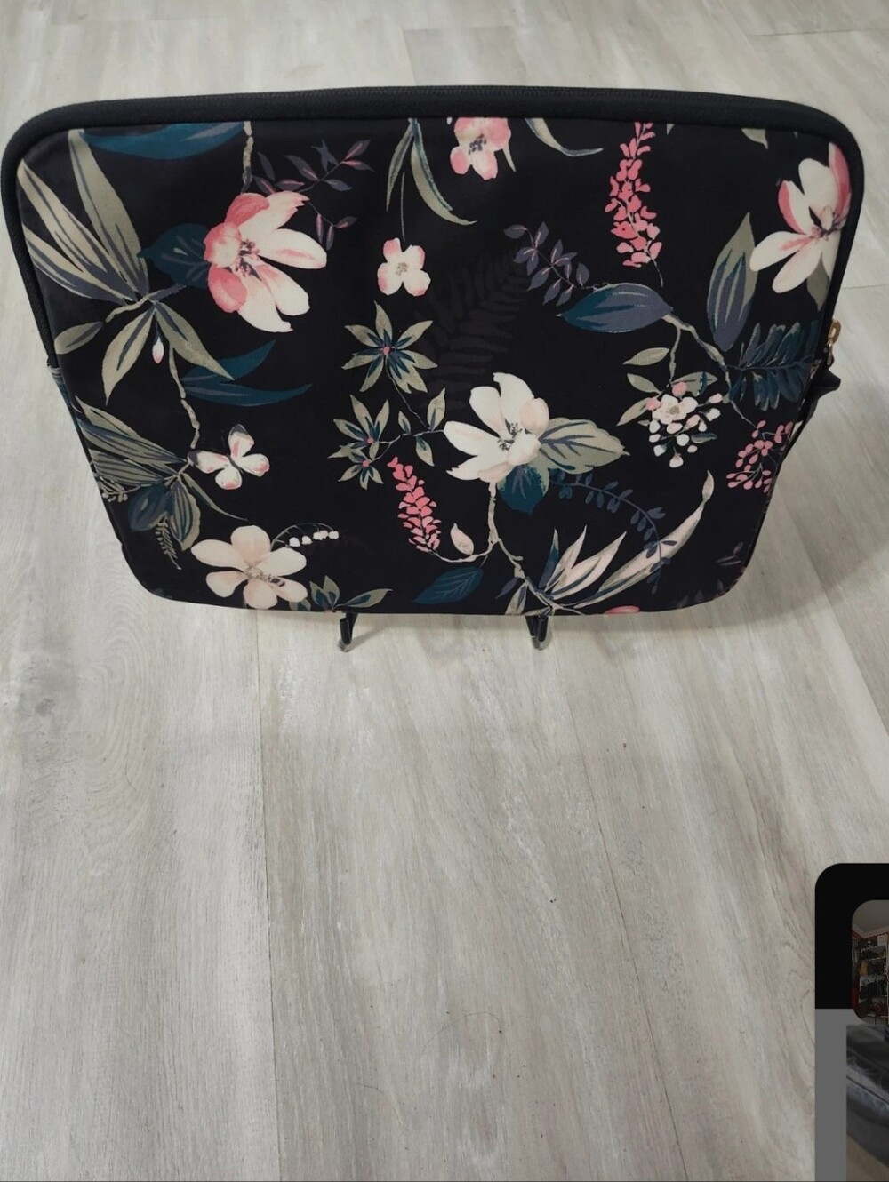 Kate Spade New York Wilson Road Botanical Laptop Sleeve - Picture 4 of 10